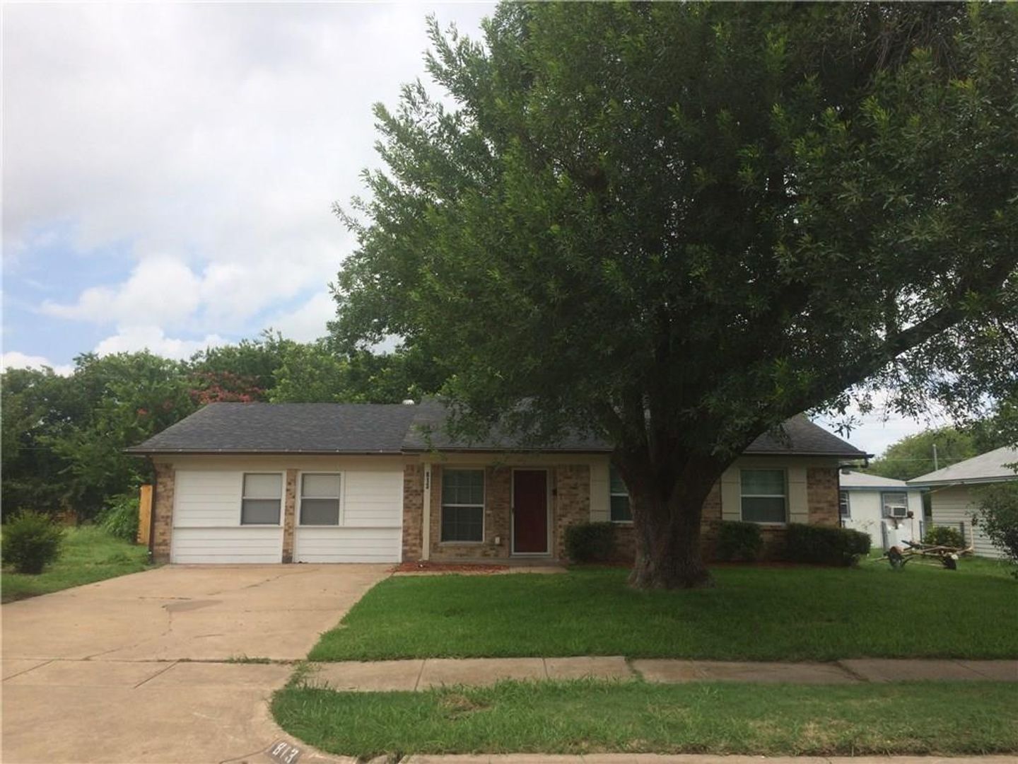 813 Lexington Drive, Lancaster, TX 75134