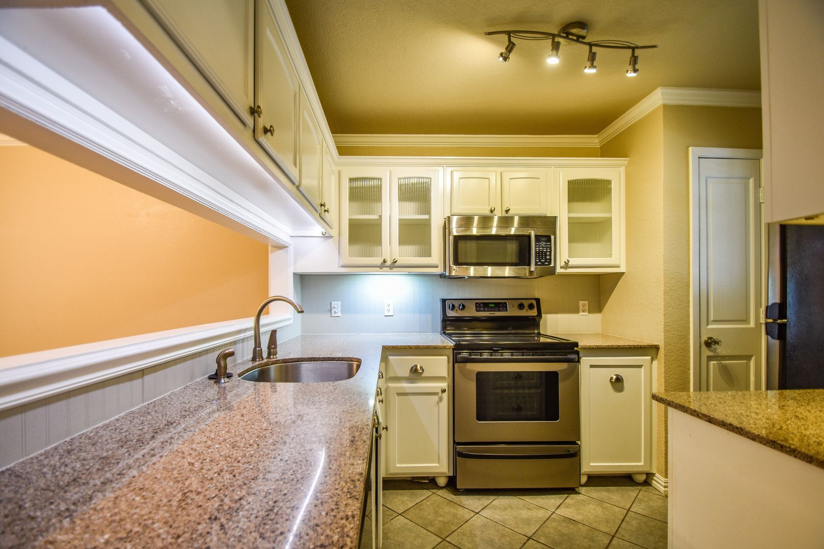 87 Winchester Drive, Euless, TX 76039 photo 4