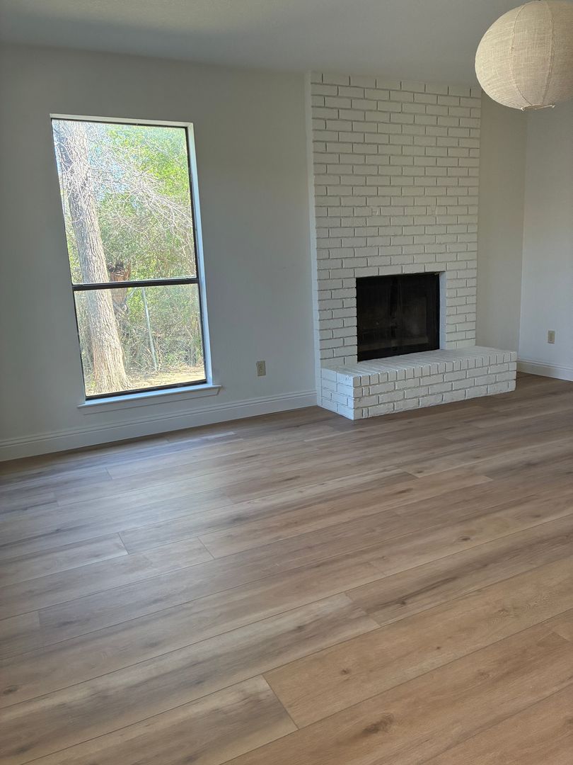 Fort Worth House: 2101 Mistletoe Ave