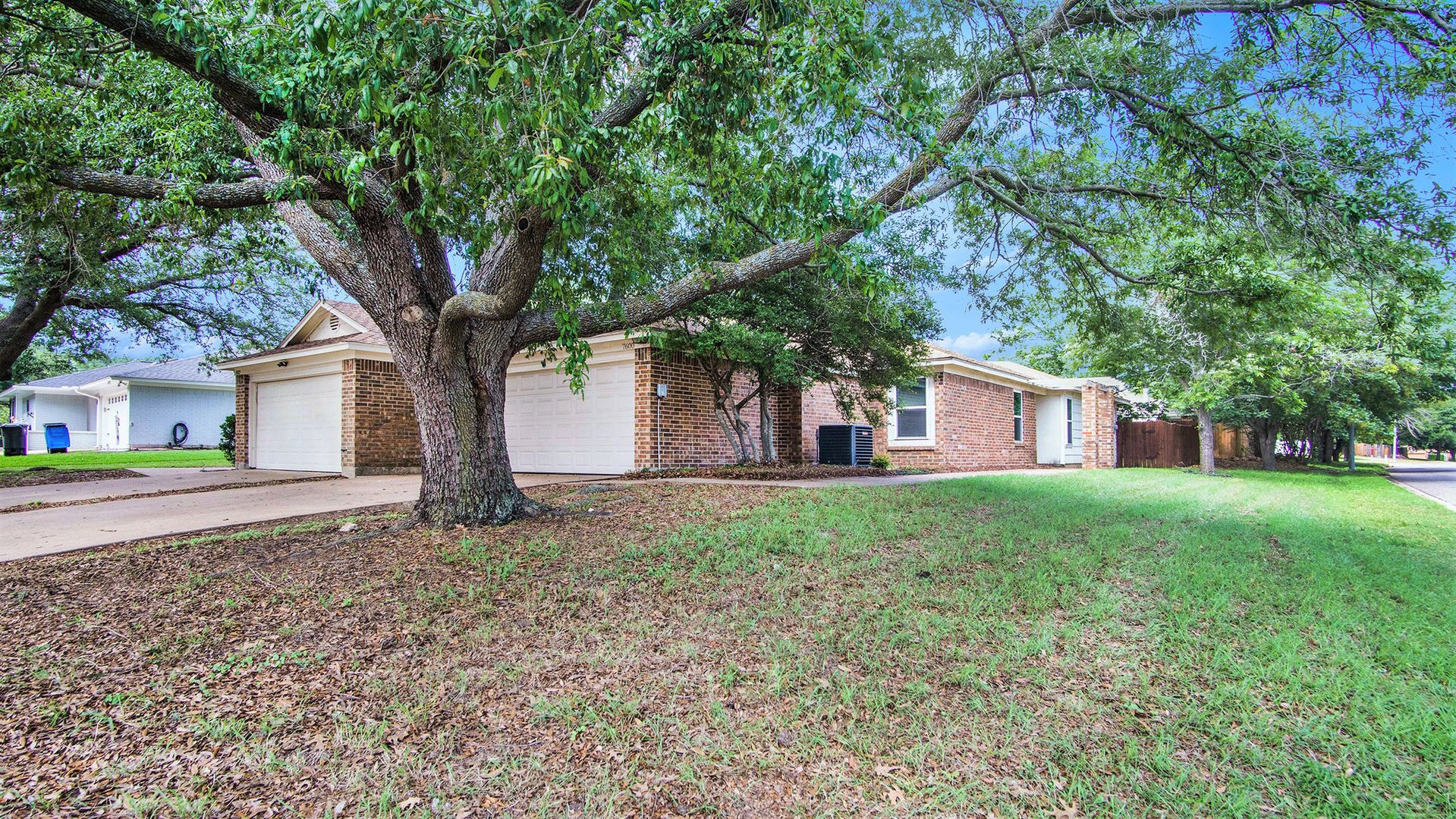 Fort Worth House: 7600 Silveridge Drive