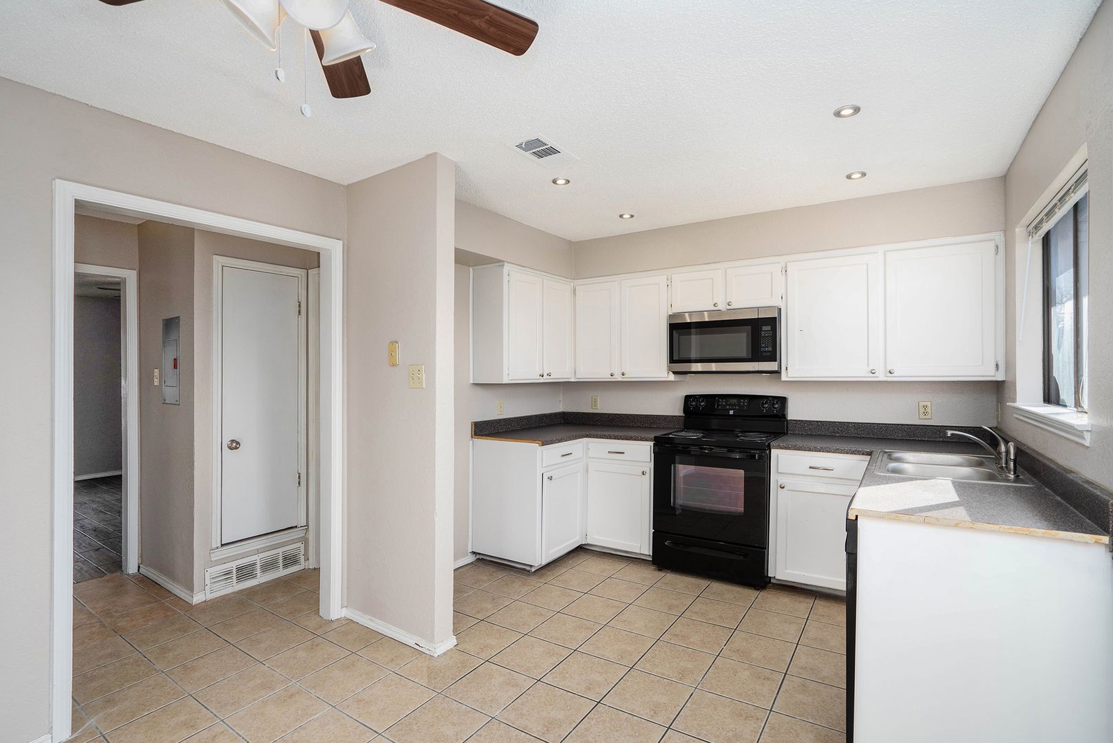 3301 Aurora Street, Unit D, Haltom City, TX 76117 photo 8