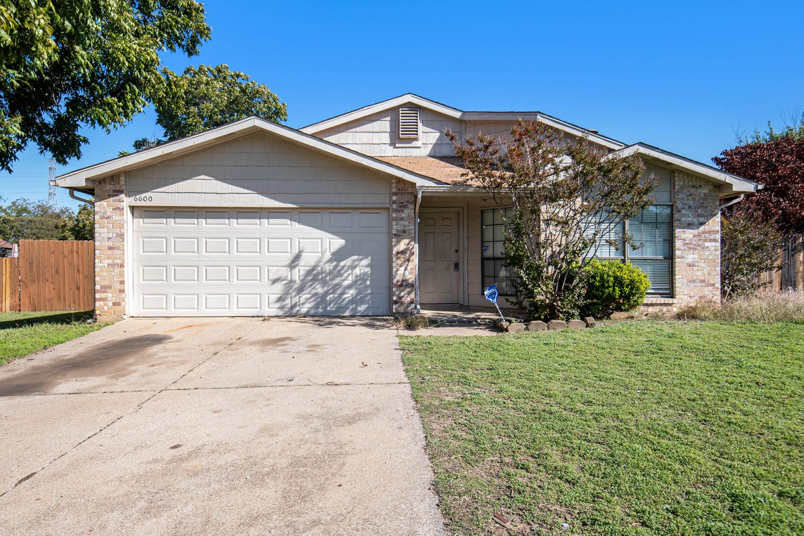 Fort Worth House: 6600 Brookhaven Court