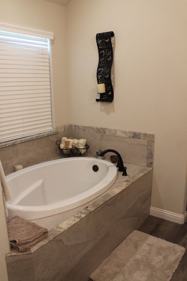4011 Gallivant Dr, Granbury, TX 76049 photo 12