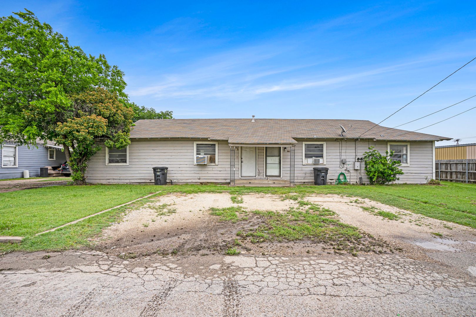 Cleburne House: 1708 Redwood Drive