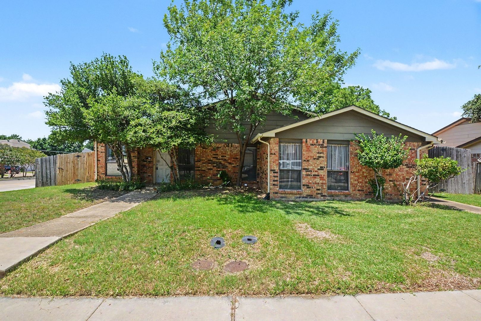 Carrollton House: 2201 Jackson Circle