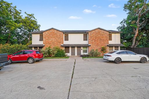 Adorable 2-1.5 apartment in Haltom City.
