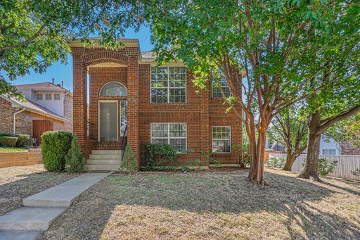 Charming 2-Story in Coppell