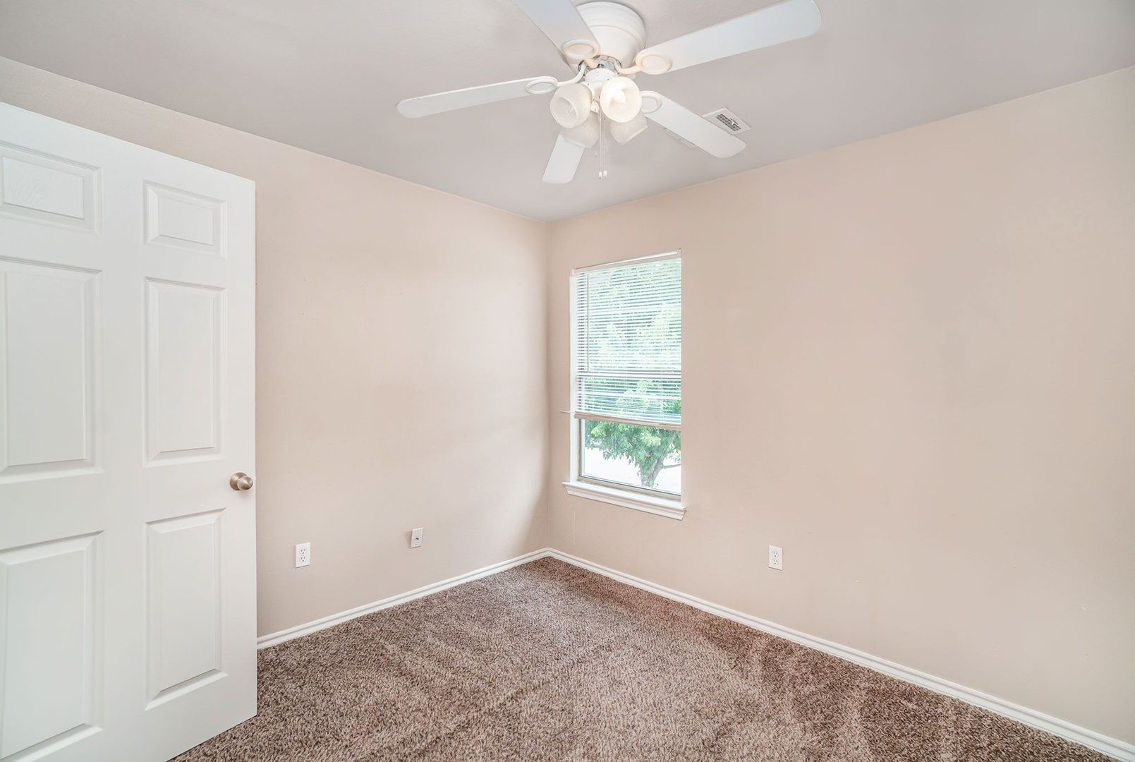 542 Mast Court, Crowley, TX 76036 photo 20
