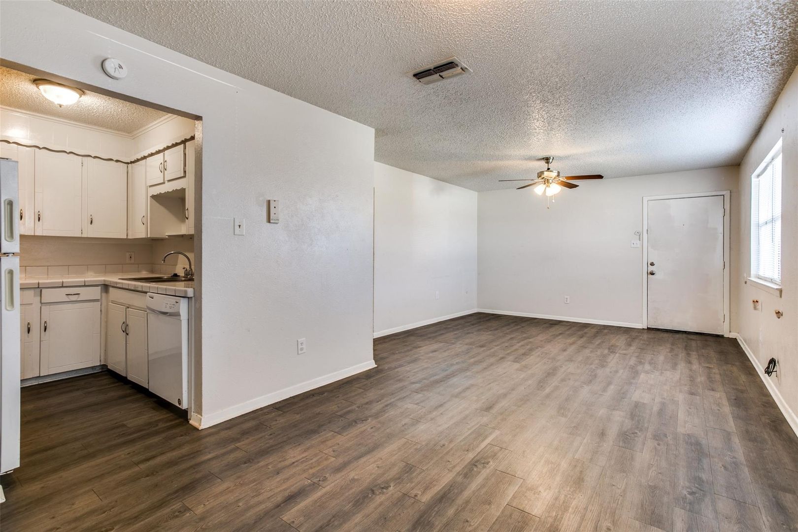 105 Peach St. Unit B, Crowley, TX 76036 photo 4
