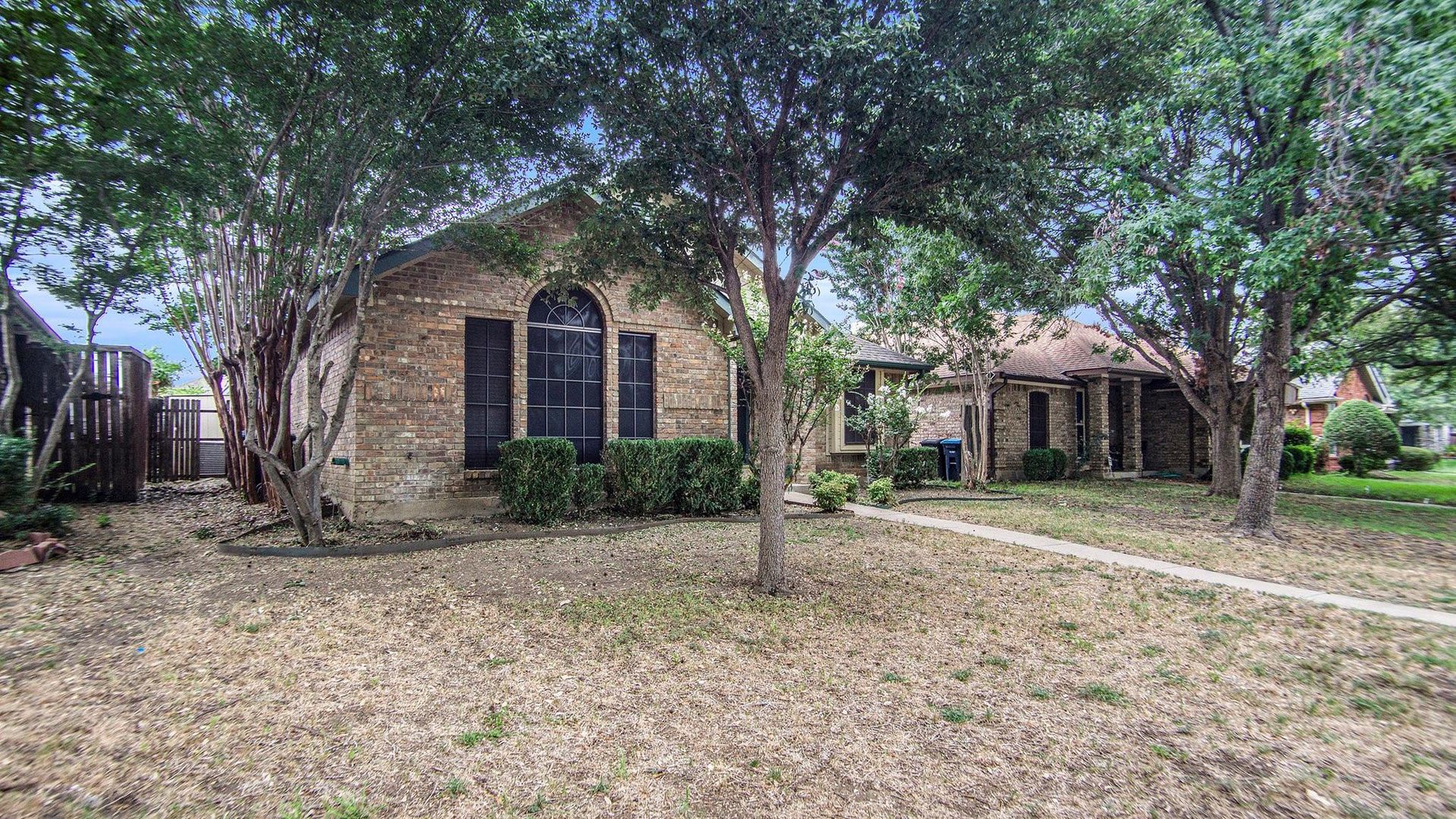 Fort Worth House: 6908 Bentley Ave