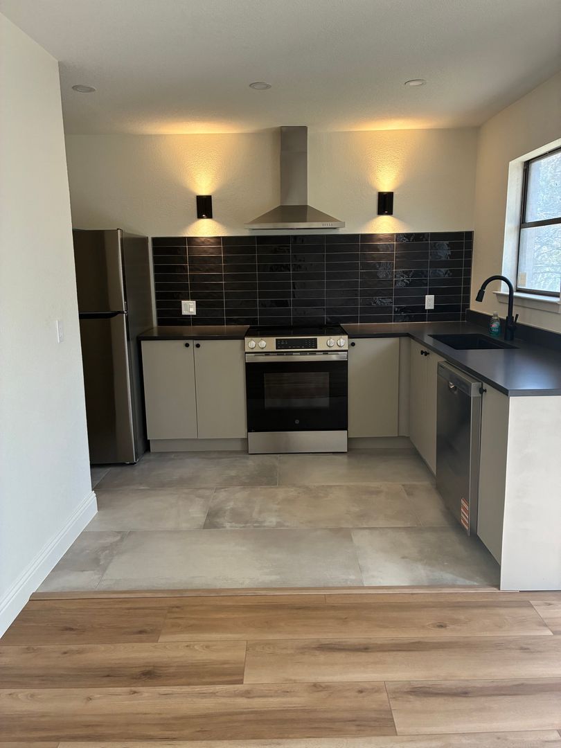 Fort Worth House: 2101 Mistletoe Ave