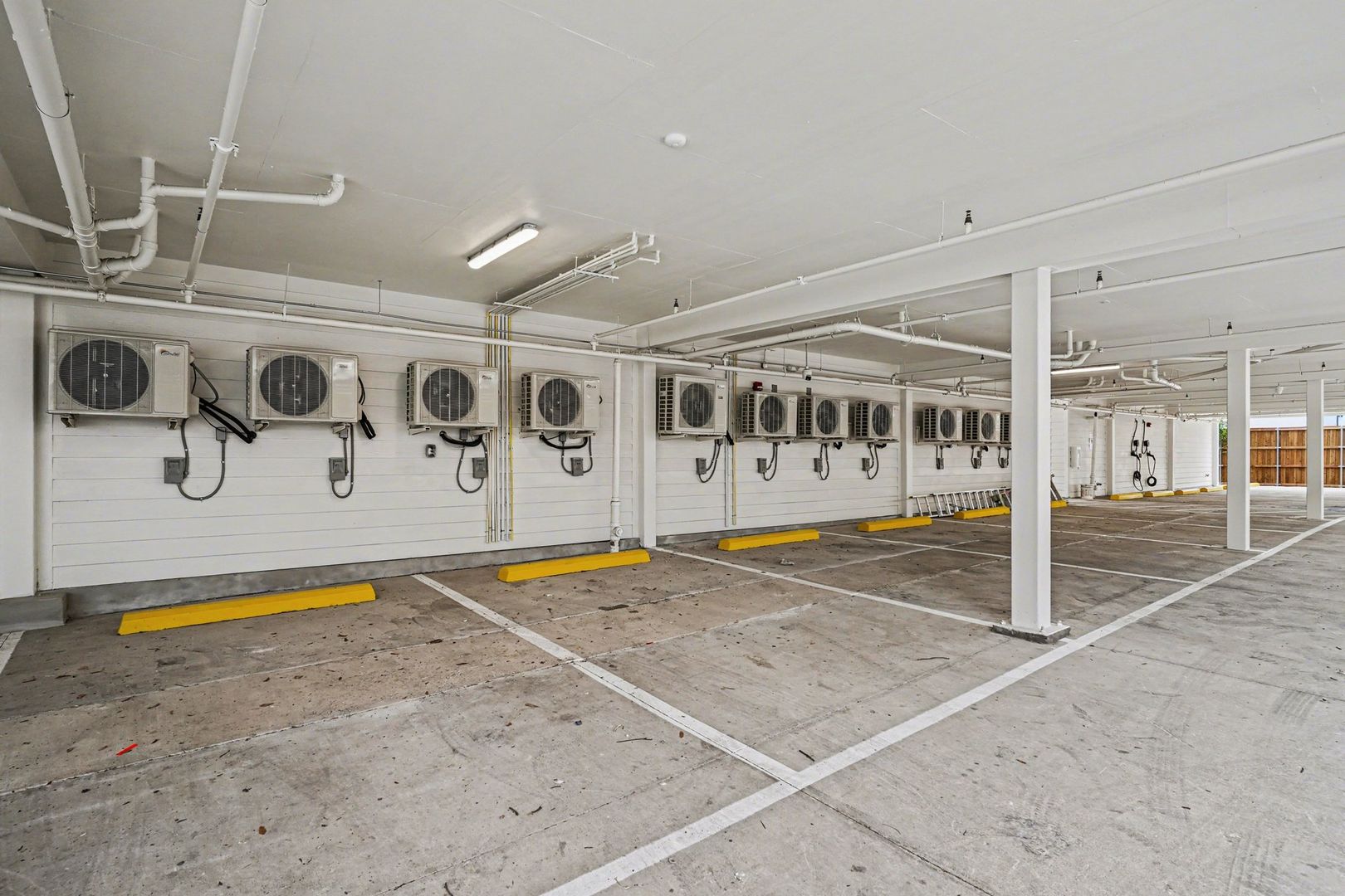 Parking at 2217 N Fitzhugh Avenue #101 (3 of 6)
