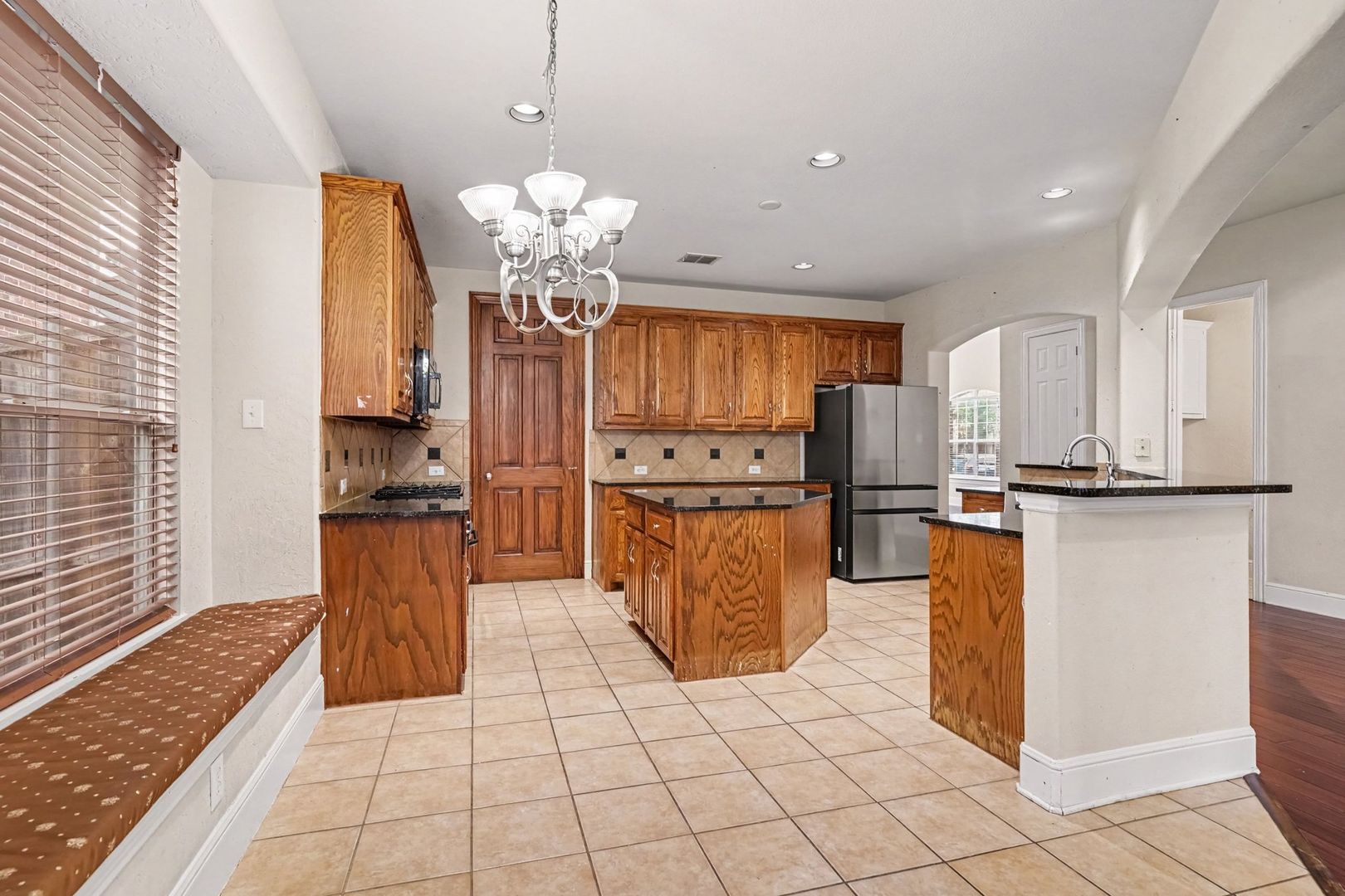 1344 Valley Vista Dr, Irving, TX 75063 photo 10