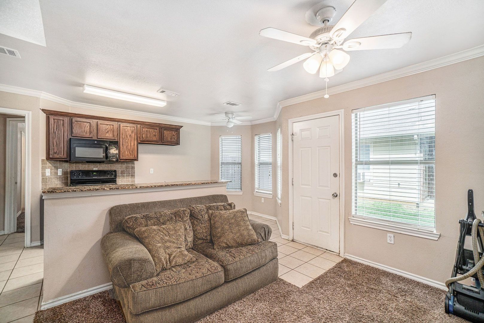 542 Mast Court, Crowley, TX 76036 photo 5