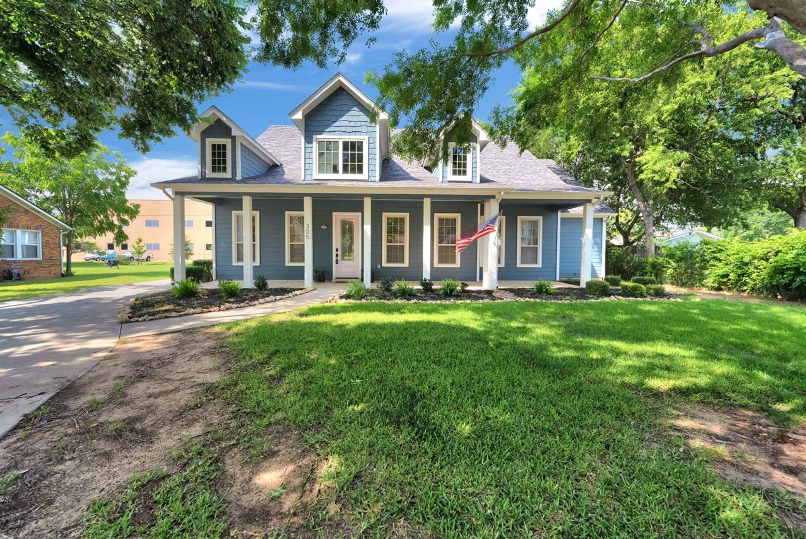 Roanoke House: 305 Main Street