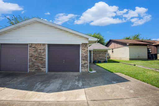 2 bed 1 bath 1/2 Duplex in South Fort Worth! – photo 1