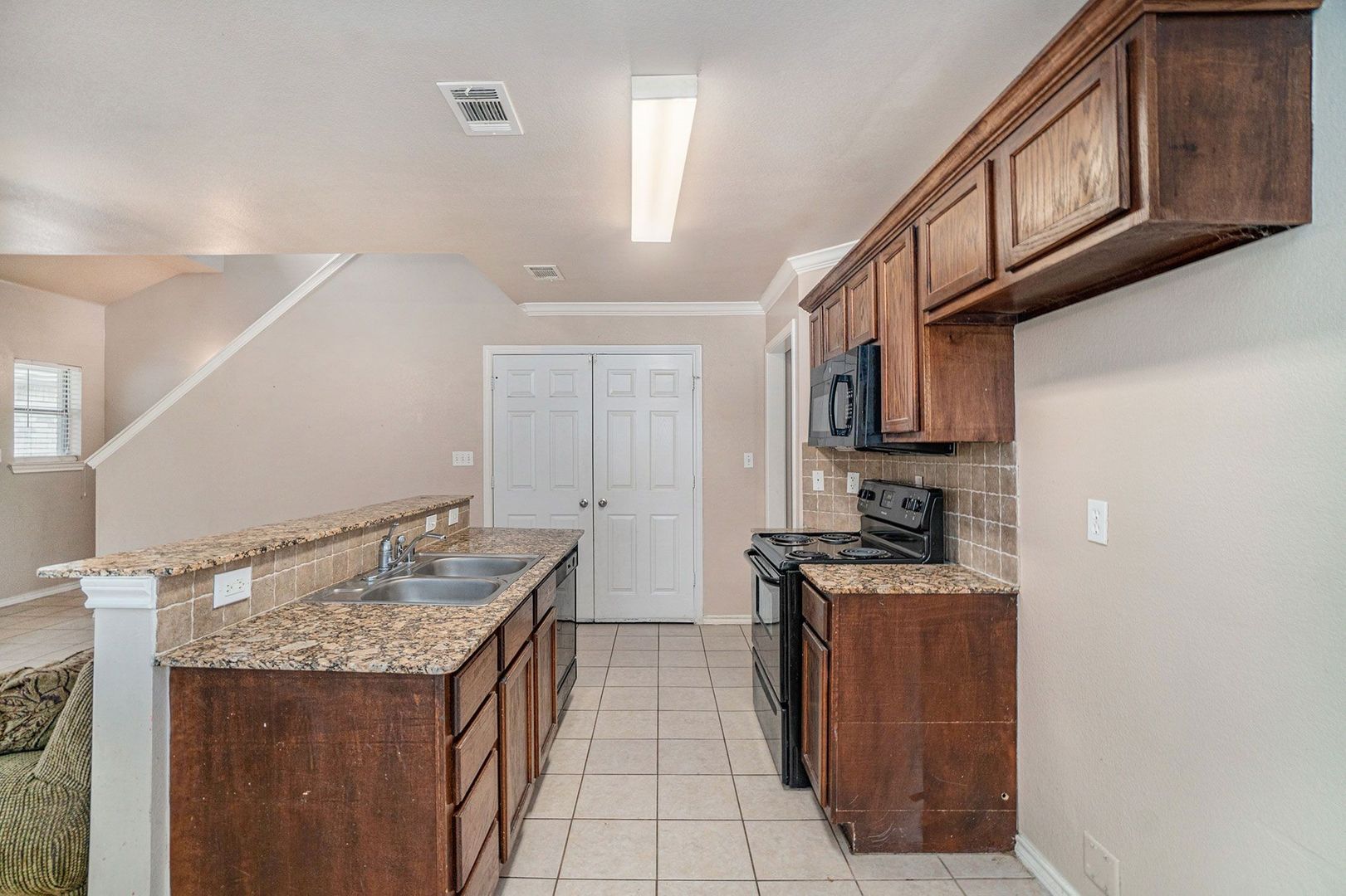 542 Mast Court, Crowley, TX 76036 photo 9