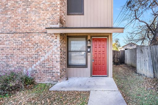 Adorable 2-1.5 apartment in Haltom City