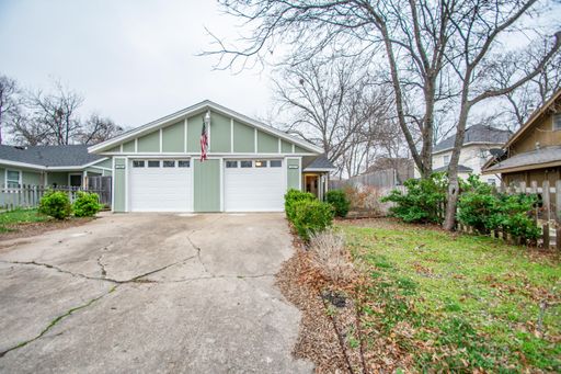 Charming Half-Duplex in Fairmount with Garage! – photo 1