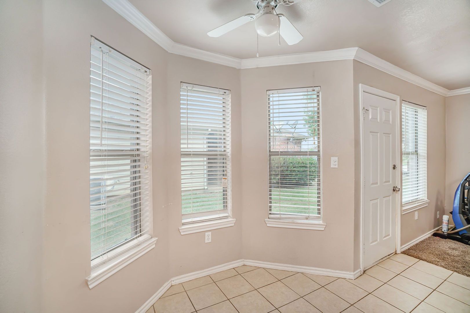 542 Mast Court, Crowley, TX 76036 photo 8