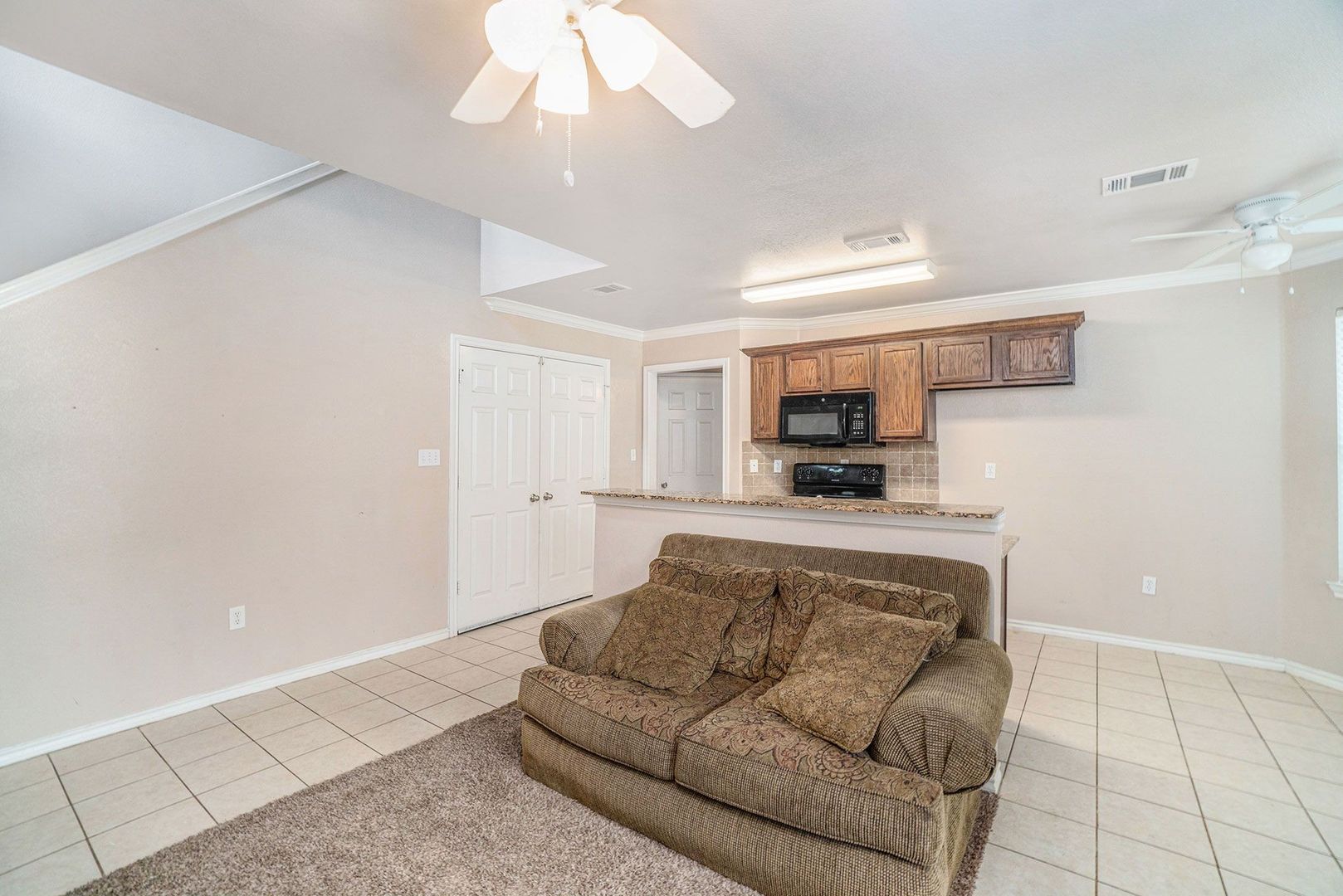 542 Mast Court, Crowley, TX 76036 photo 4