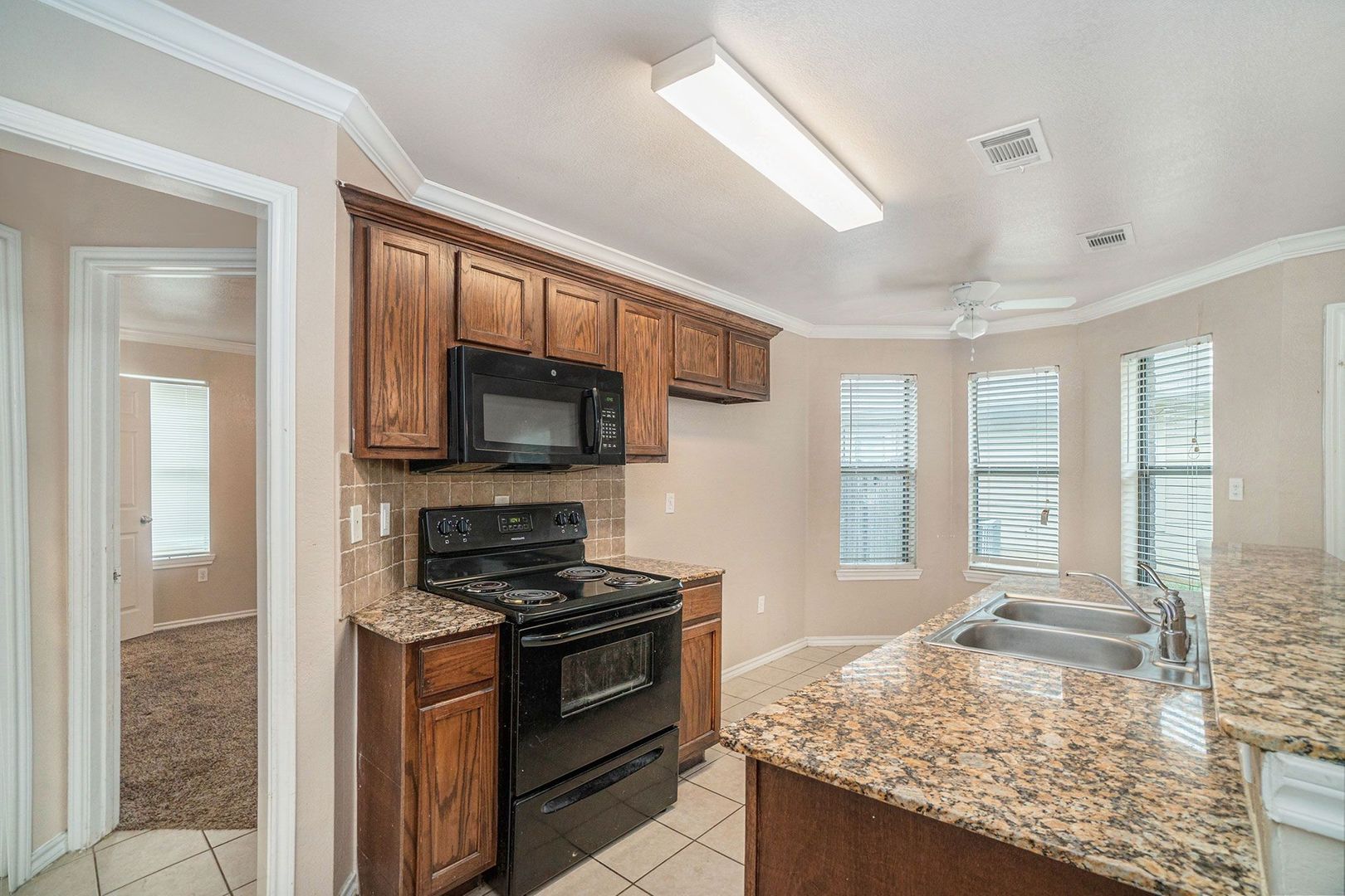 542 Mast Court, Crowley, TX 76036 photo 6