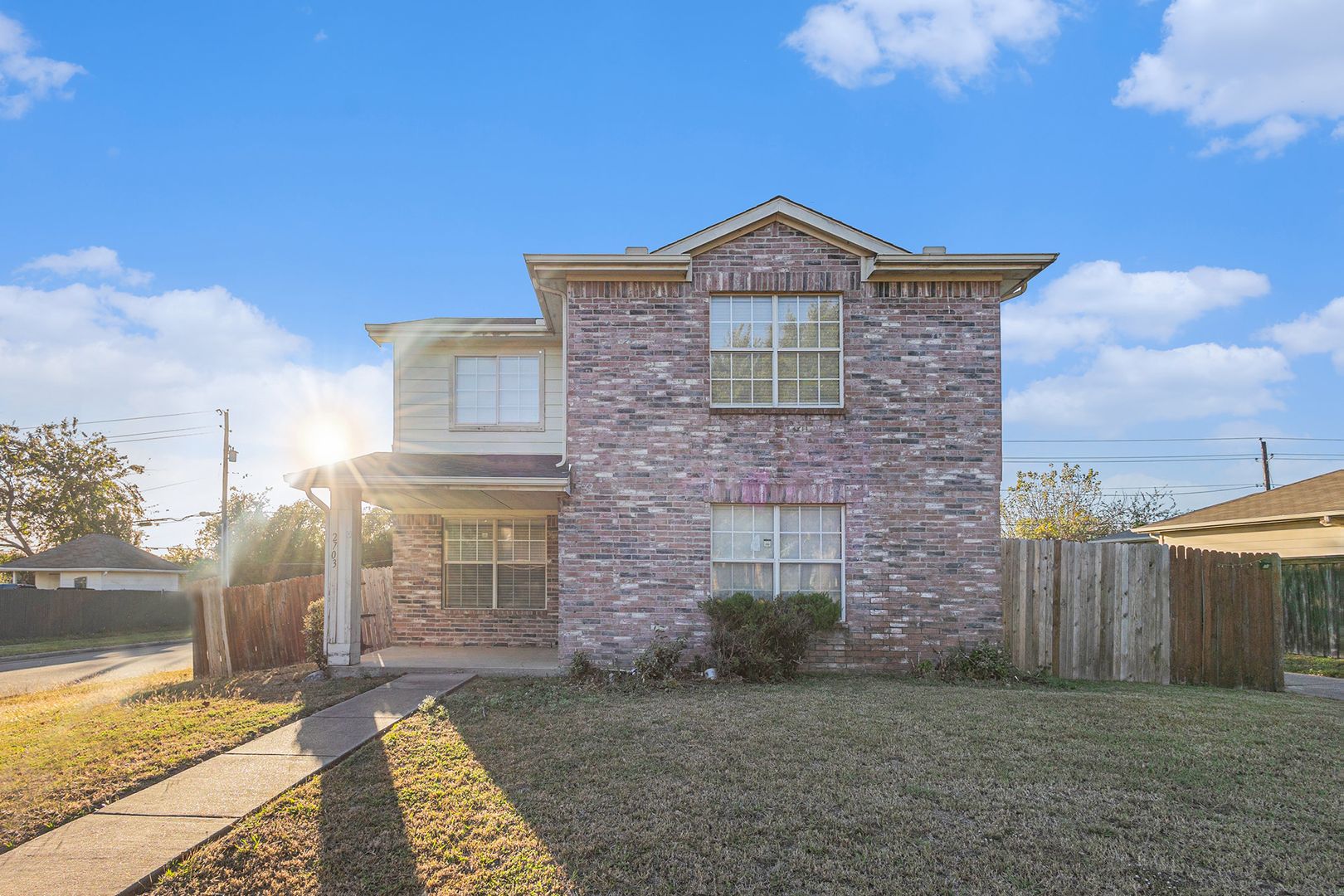 Dallas House: 2703 Clayton Oaks Drive