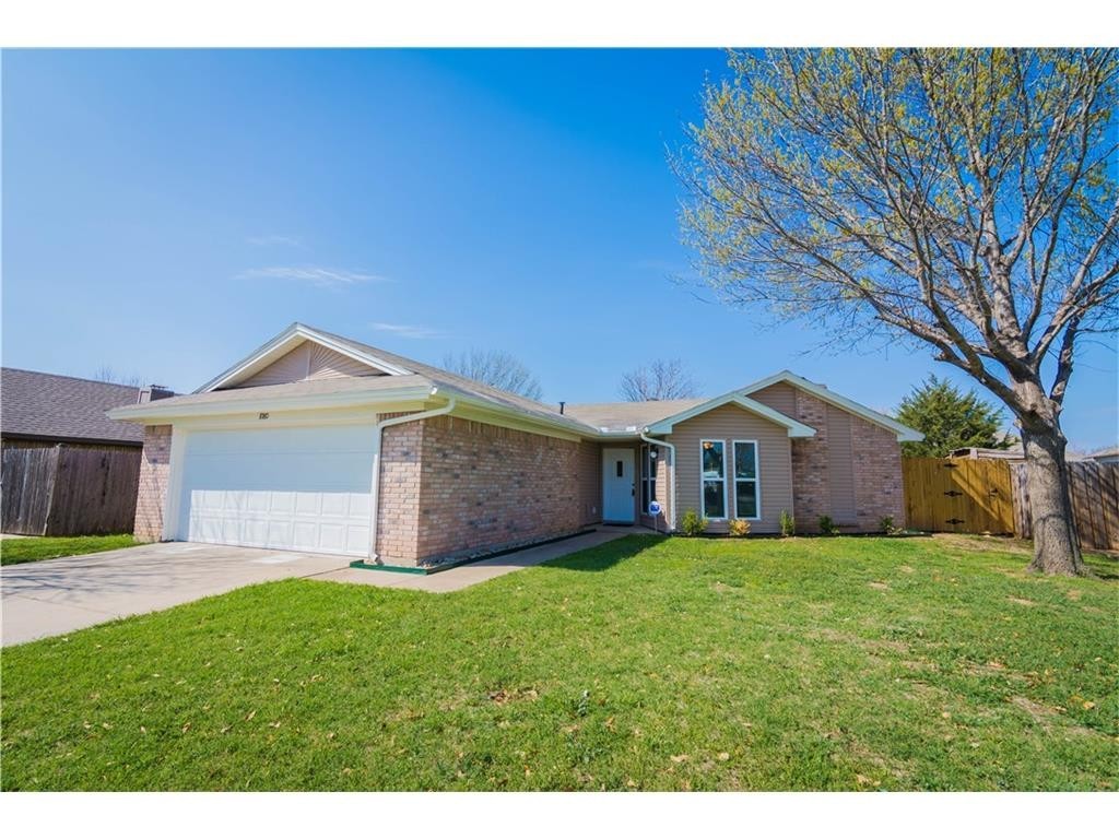 Saginaw House: 1080 West Hills Terrace