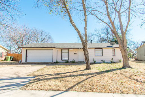 Beautifully updated 3 Bedroom 2.5 bath with Converted Garage into second living area, or 4th bedroom. – photo 1