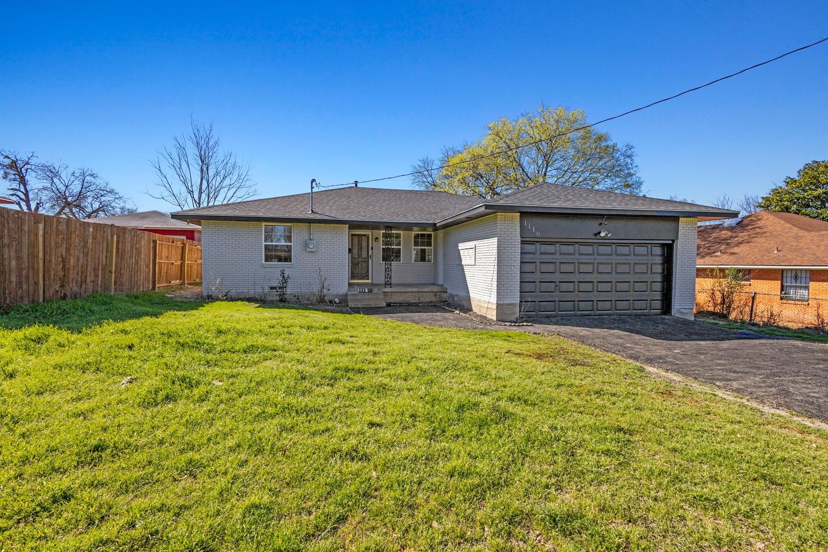 Dallas House: 1116 Oxbow Lane