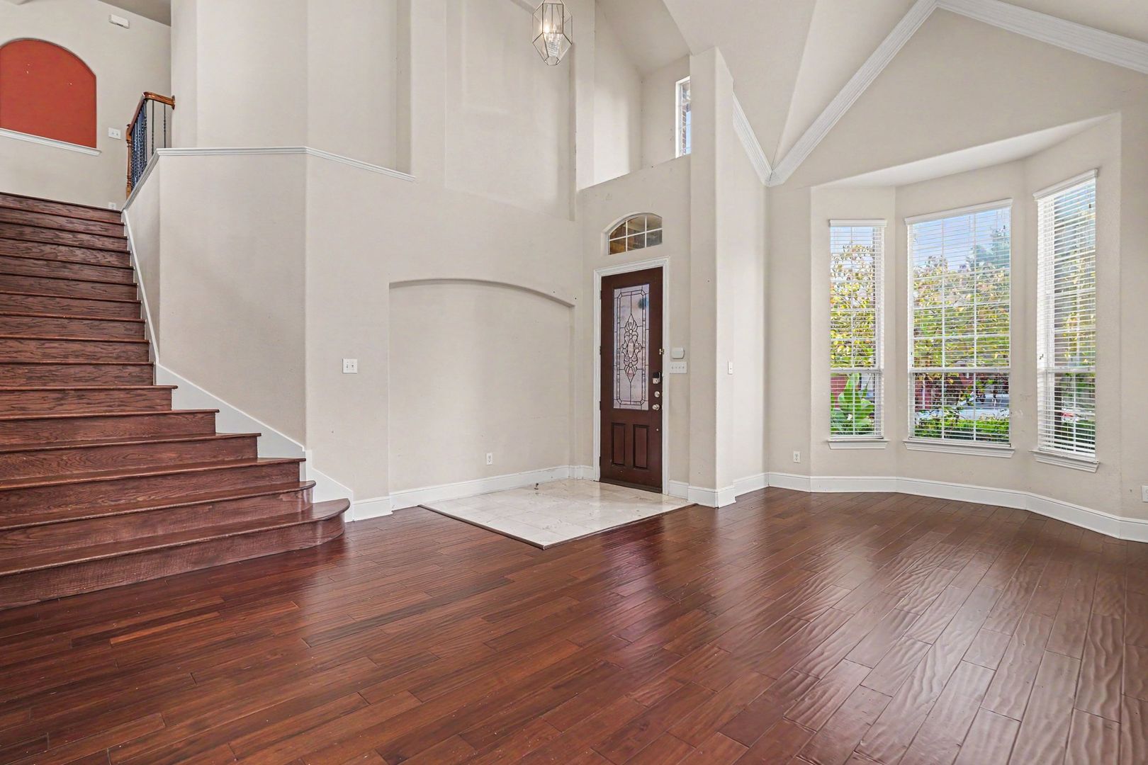1344 Valley Vista Dr, Irving, TX 75063 photo 4