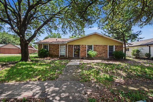 Beautifully Crafted 3-2-2 in Garland! – photo 1