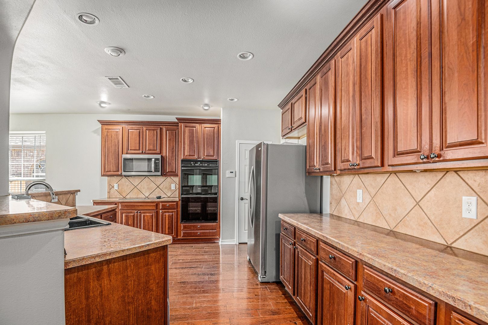 605 Port Royale Way, Euless, TX 76039 photo 12