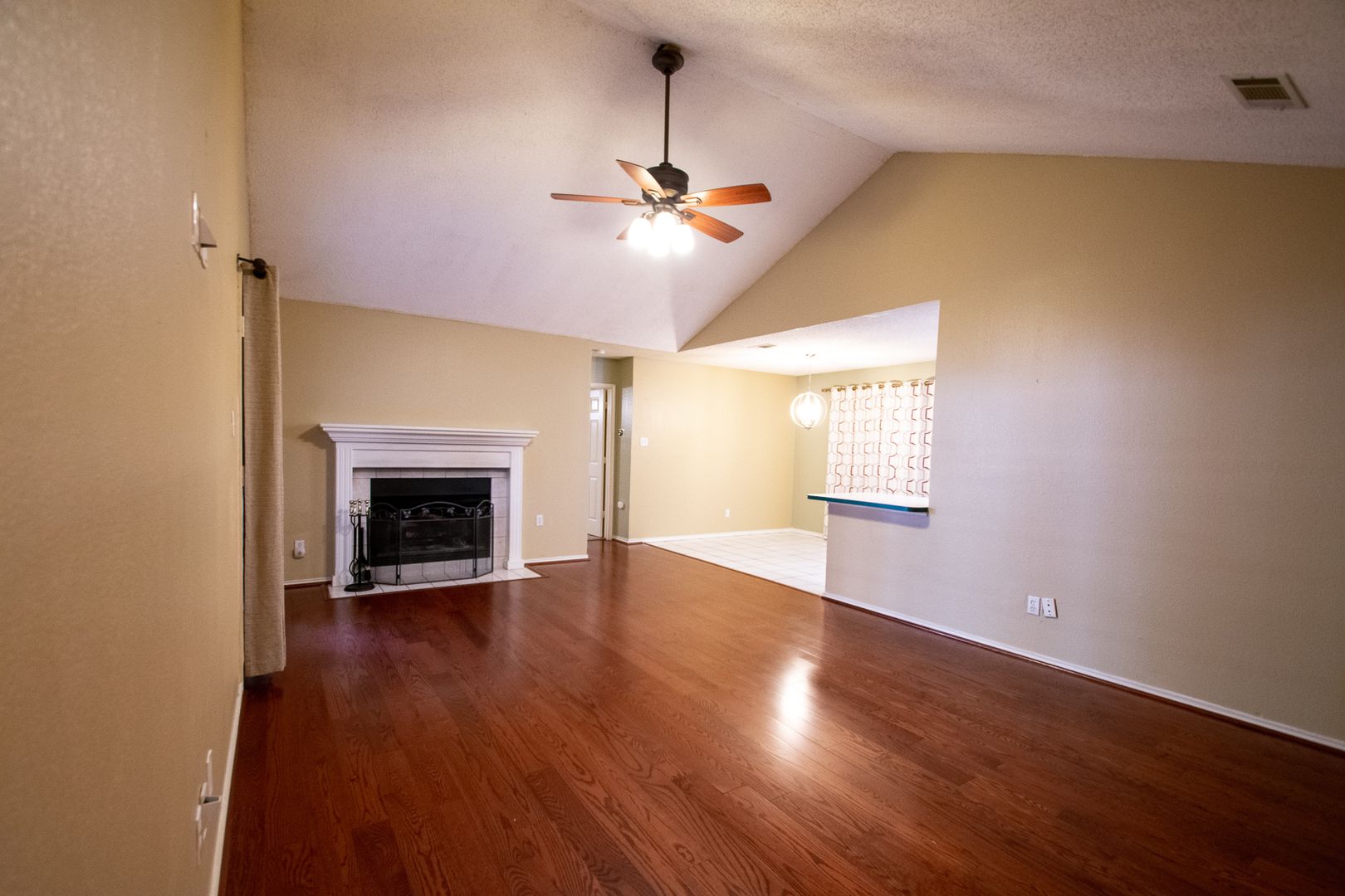 Fort Worth House: 8728 Elbe Trail