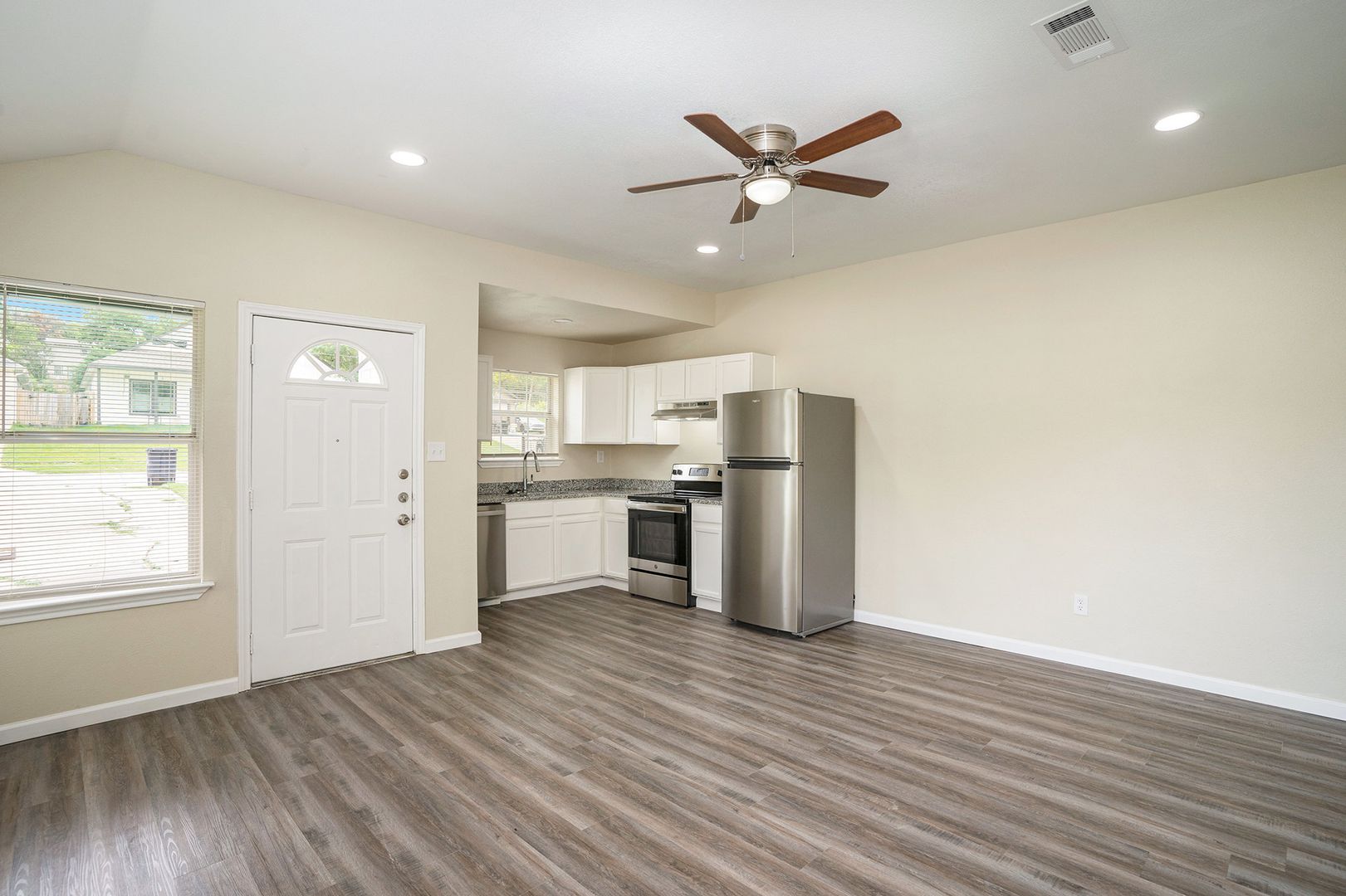 2200 Brookes St, Unit B, Fort Worth, TX 76105 photo 5