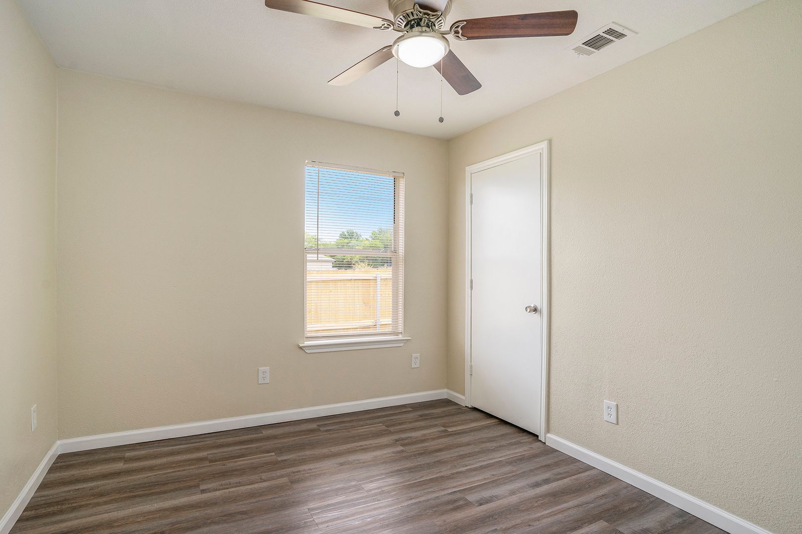 2200 Brookes St, Unit B, Fort Worth, TX 76105 photo 8