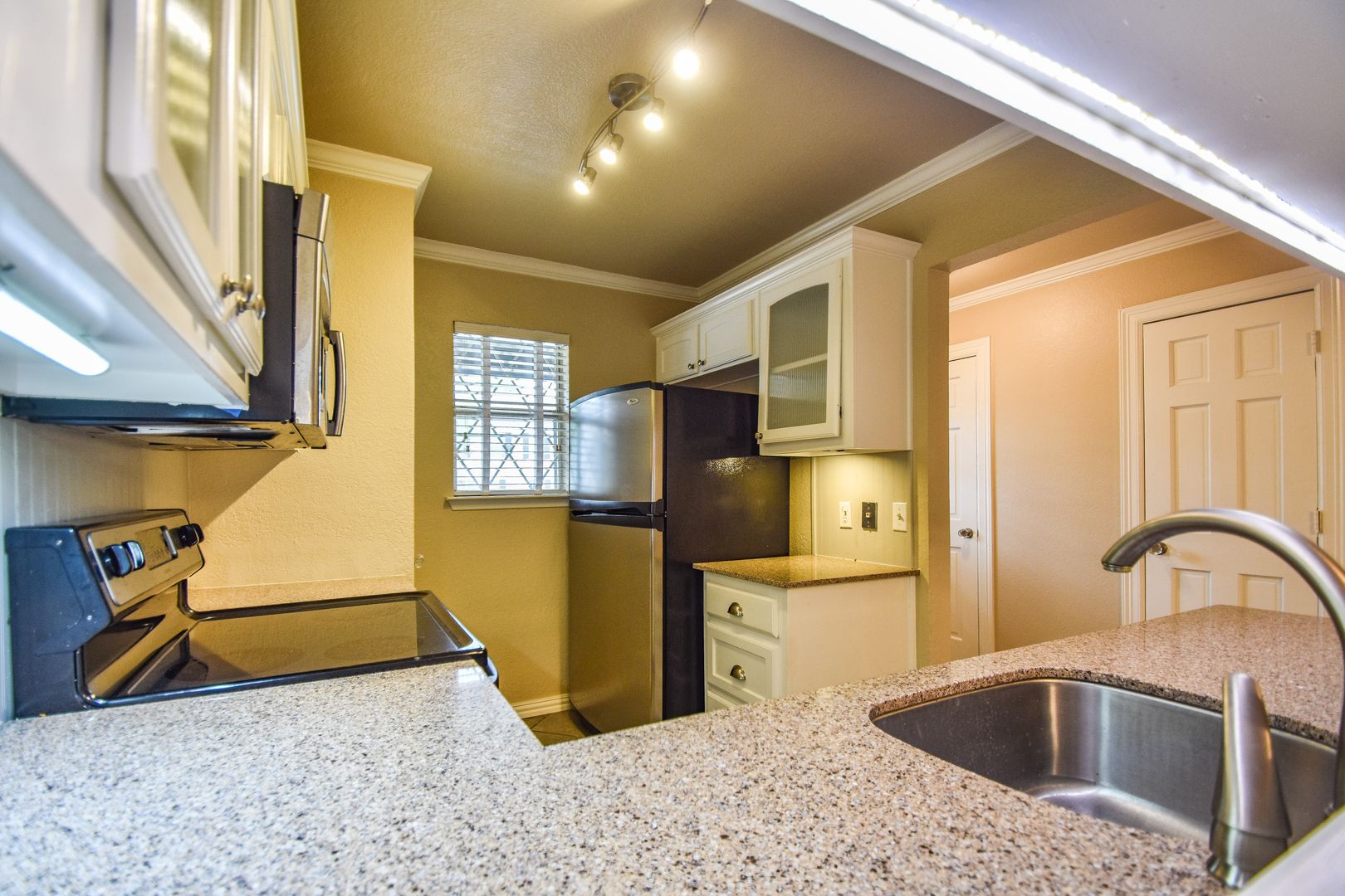 Euless House: 87 Winchester Drive