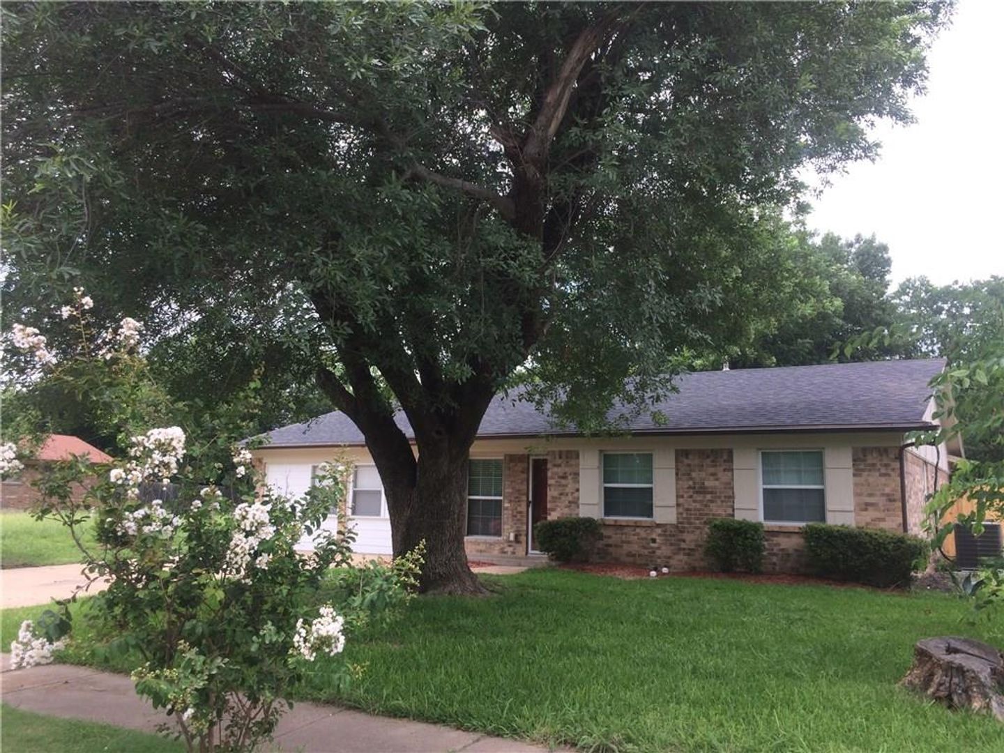 813 Lexington Drive, Lancaster, TX 75134