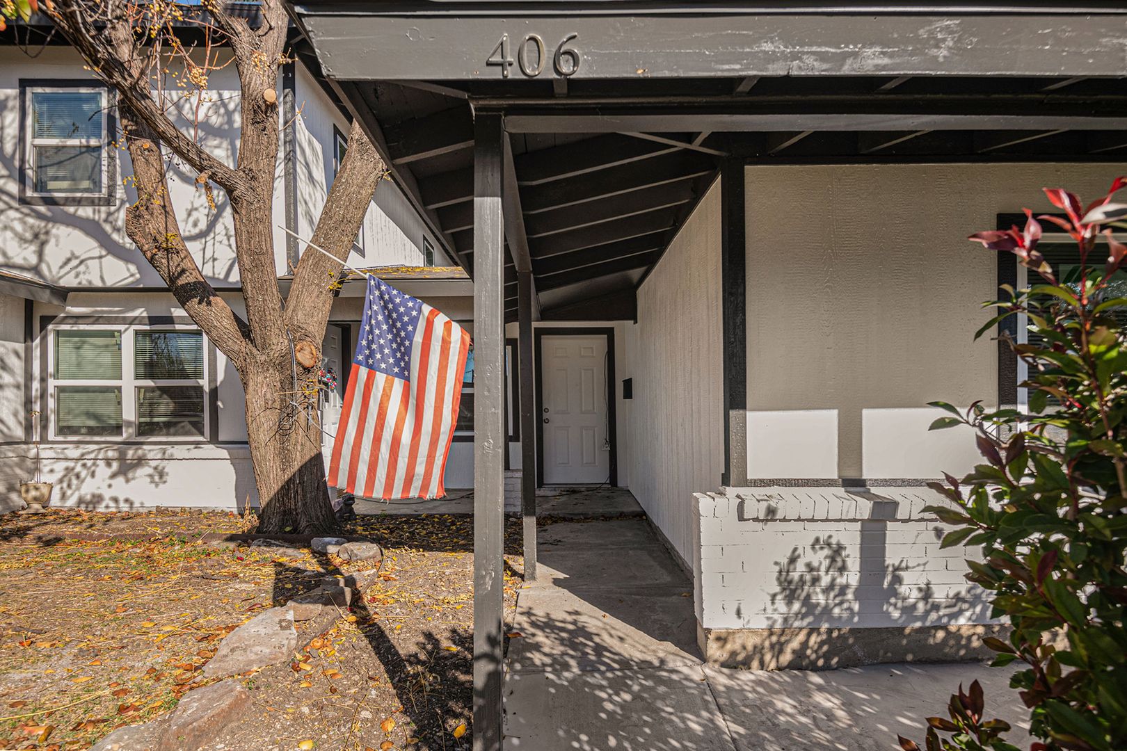 Grand Prairie House: 406 Dawson Cir