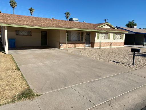 Spacious 4 bed, 2 bath SFH with huge yard Central Phoenix – photo 1