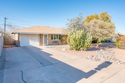 Fully Furnished 3/2 SFH in Central Phoenix – photo 1