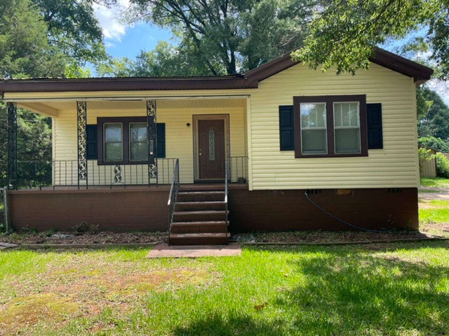 LaGrange House: 147 Mallory Dr.