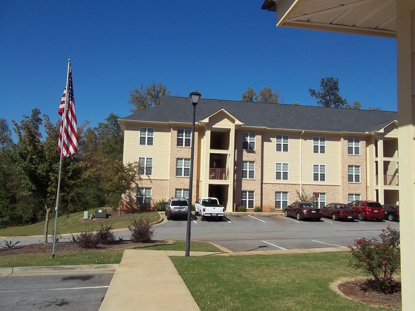 LaGrange Apartment: 404 Town Center Dr