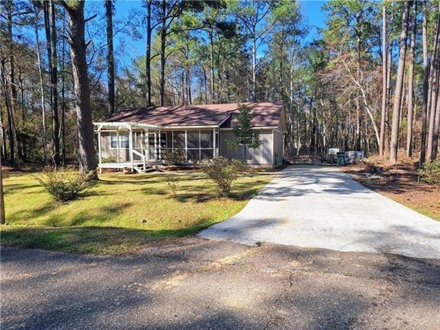 Lacombe House: 26367 Sunrise Lake Drive