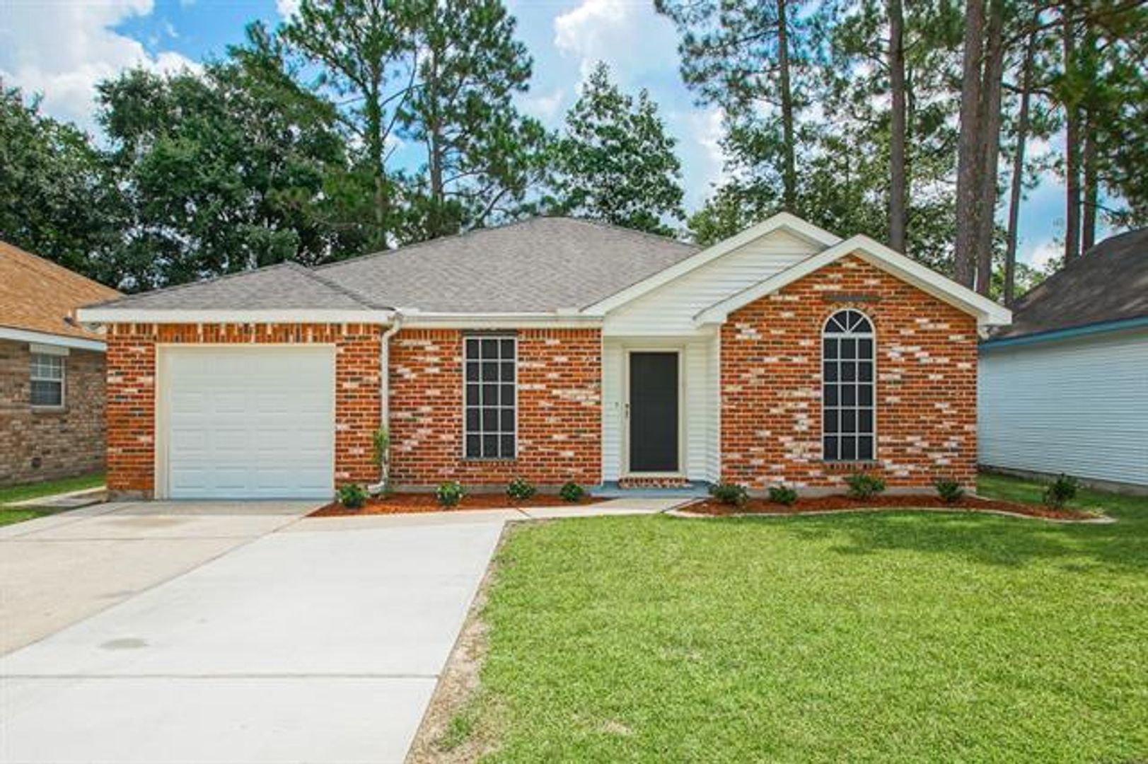 Slidell House: 344 E Suncrest Loop