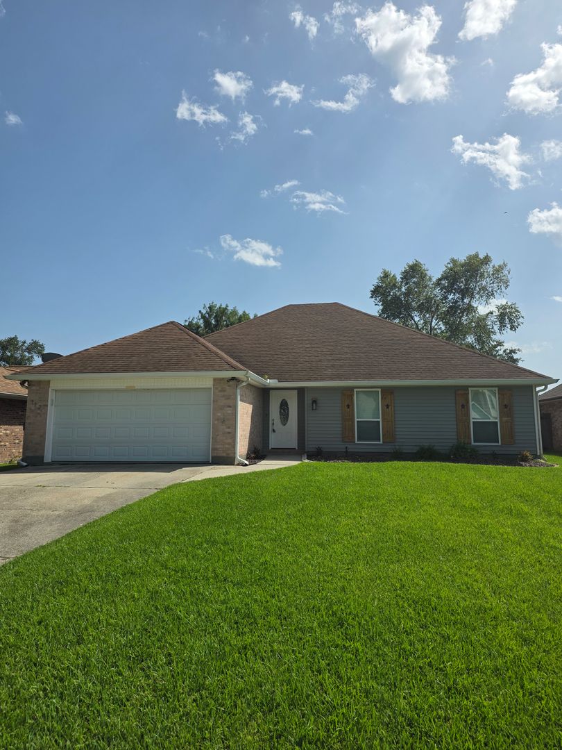 Slidell House: 117 Moonraker Dr