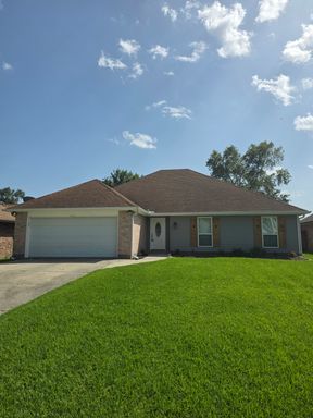 Water Front Living 3 Bedroom 2 Bath Open floor plan No Carpet – photo 1