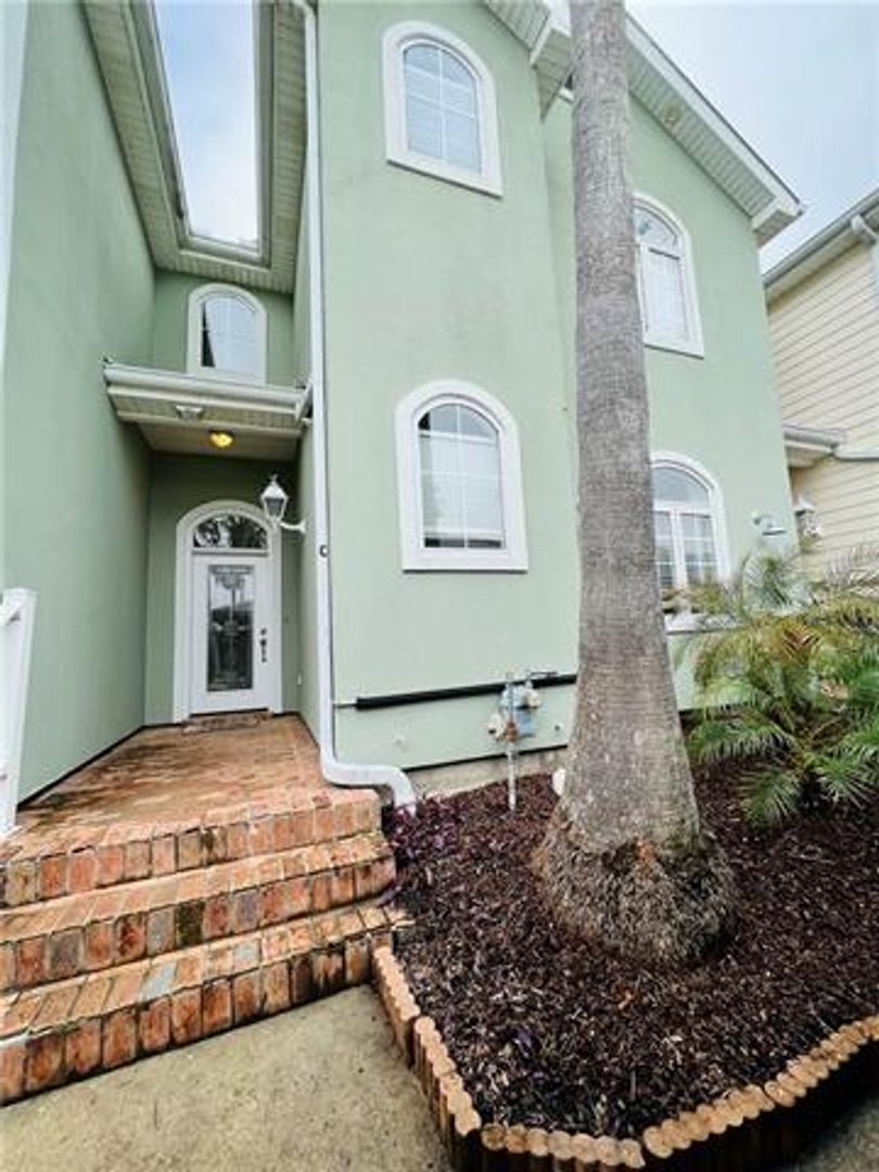 Slidell House: 1413 Royal Palm Drive