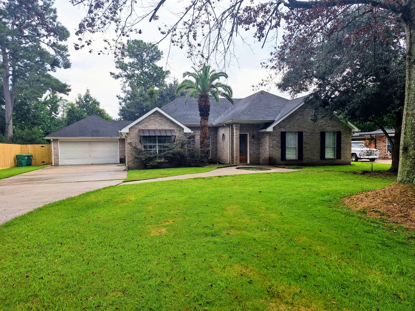 Slidell House: 1410 Lake Village Blvd