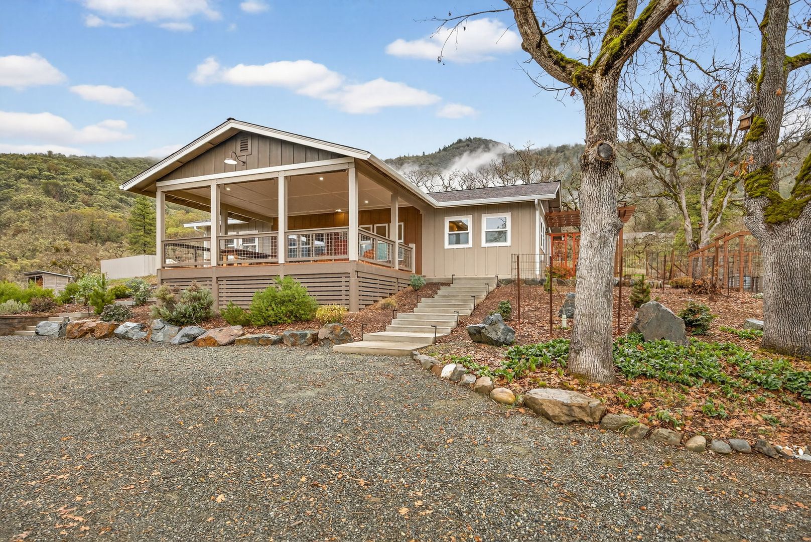 Applegate House: 860 Humbug Creek Rd